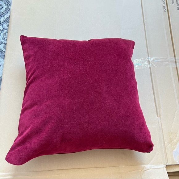 Pottery barn 18x18 pillow with insert, red velvet - Picture 3 of 5